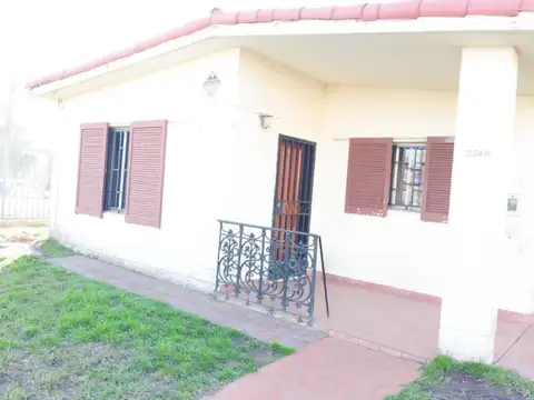 Casa 2 dormitorio patio- cochera- Parque Field