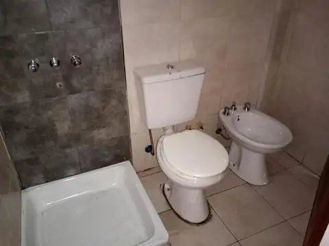 Departamento dos ambientes en dúplex en Alberdi y Lacarra