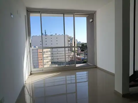 Departamento dos ambientes en dúplex en Alberdi y Lacarra