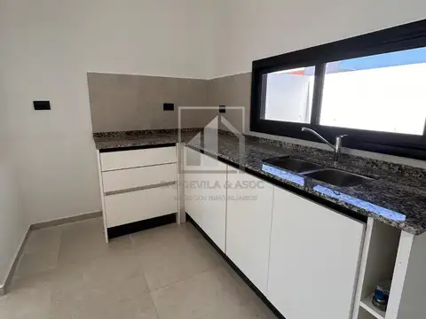 Casa 3 ambientes con 1 baño