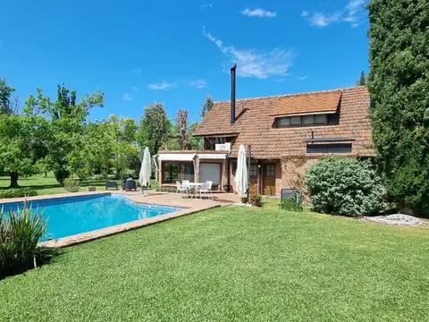 Casa 7 ambientes con 3 baños