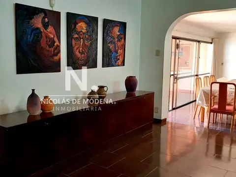 Casa de 4 dormitorios en venta en Playa Mansa, Punta del Este