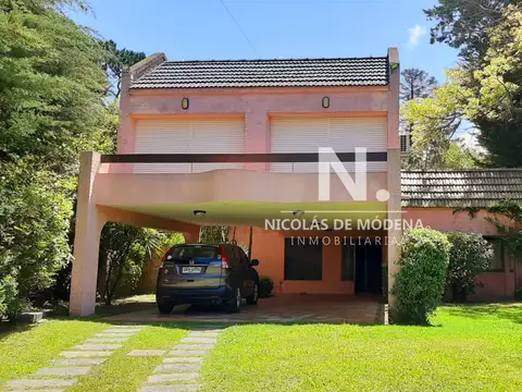 Casa de 4 dormitorios en venta en Playa Mansa, Punta del Este
