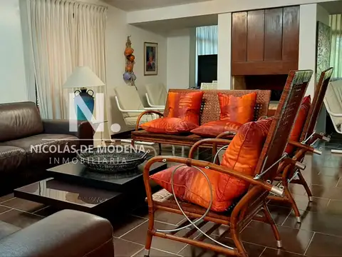 Casa 6 ambientes con 4 baños