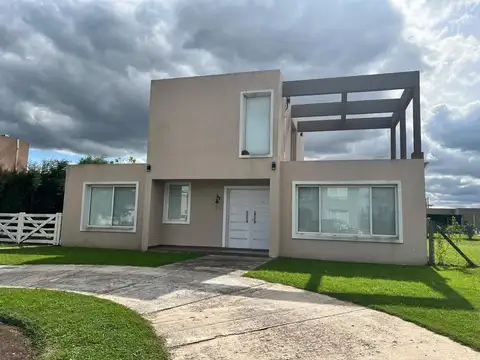 Espectacular Casa en Belleville Barrio Cerrado - Canning - (E. Echeverria)