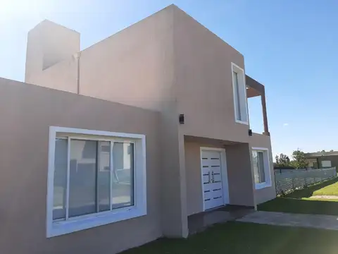Casa 4 ambientes con 3 baños