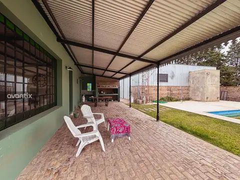 Casa en Venta con 2 cocheras