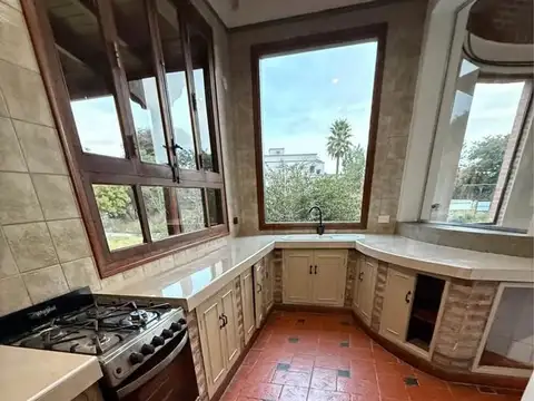 Casa en Venta con 5 cocheras