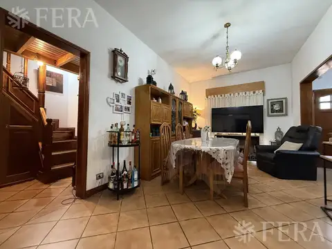 Casa en Venta con 2 cocheras