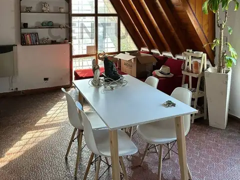 VENTA CASA LOTE 6 AMB - PARQUE LELOIR - PERMUTA