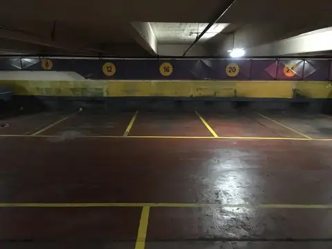 VENTA COCHERA EN RECOLETA 