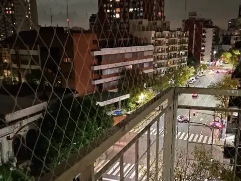Muy Lindo 2 Amb + Cochera   Sobre Avenida   listo para habitar.