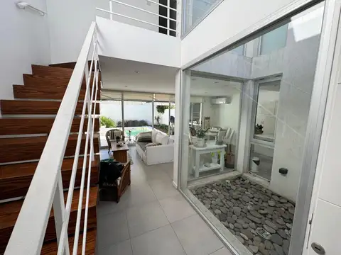 Casa 3 ambientes con 2 baños