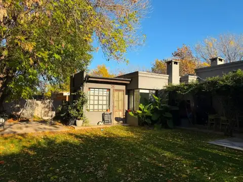 Casa en Venta con 3 cocheras