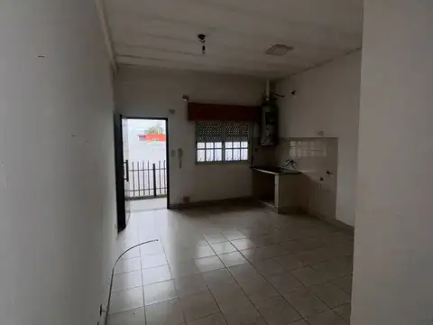 Departamento en Alquiler en Gregorio de Laferrere, $ 400.000
