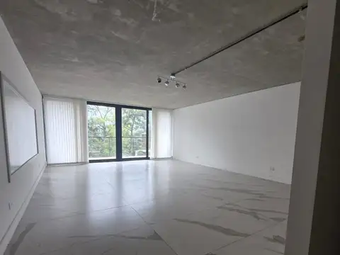 VENTA OFICINA EN COMPLEJO THAYS LELOIR