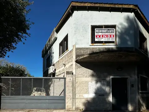 LOCAL C/ OFICINAS Y DEPOSITO-  EN 1° PISO 2 DTOS. DE 2  AMB.