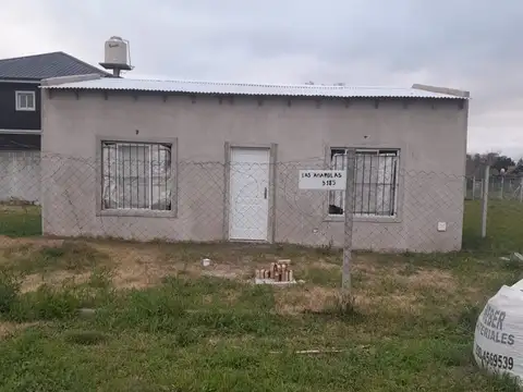 CASA " A TERMINAR" - BARRIO LAS LILAS. MUY BUENA UBICACION - ESQUINA LAS AMAPOLAS Y TOMAS ESPORA
