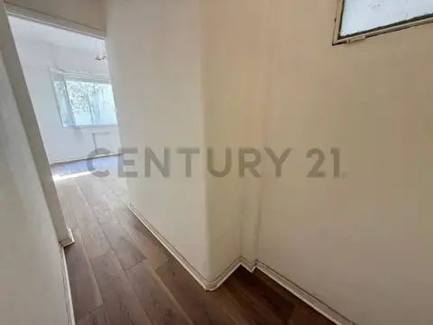 3 de Febrero 1900, Piso 1