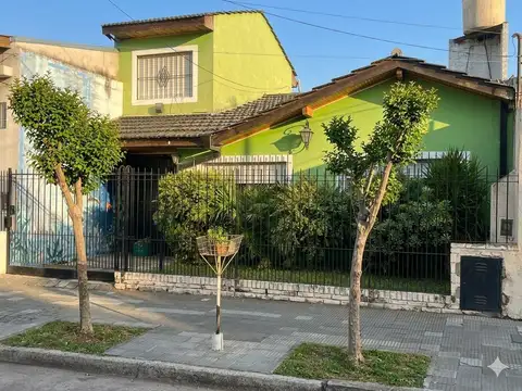 Casa 3 ambientes con 2 baños