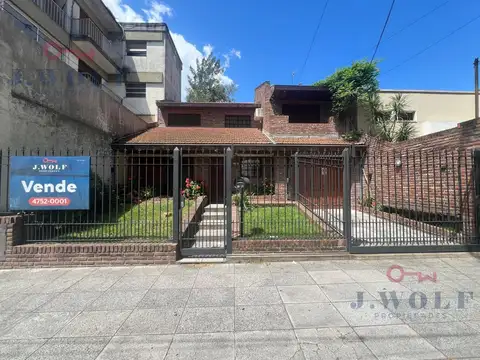 Casa 4ambientes en el centro Ballester