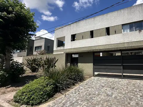 Casa  4 dormitorios. 132 bis y 507.