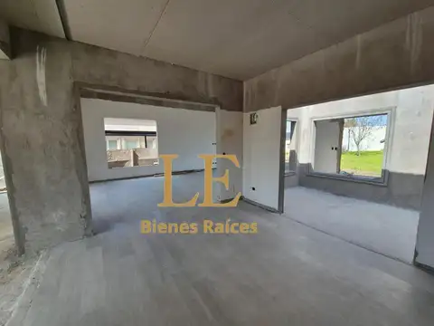 Casa en Venta con 4 cocheras