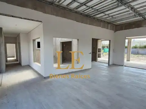 Casa 5 ambientes con 4 baños