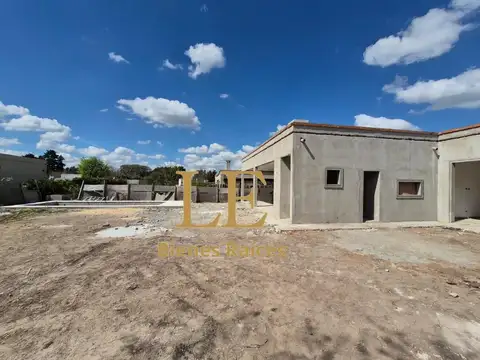 Casa en Venta con 4 cocheras
