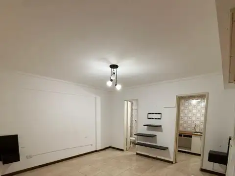 VENTA. DEPARTAMENTO 1 AMBIENTE. ARENALES 2200. PLAZA COLON MAR DEL PLATA