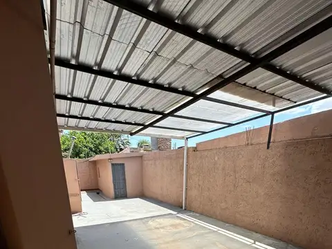 VENTA CASA CON GALPON ZONA SUR