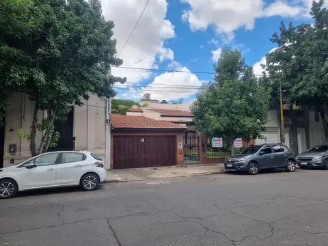 Casa 10 ambientes con 3 baños