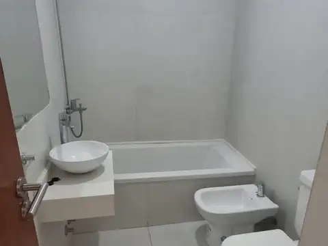 Excelente Monoambiente balcon aterrazado al frente Cocina integrada Baño completo PILETA LANDRY PARRILLAS SUM