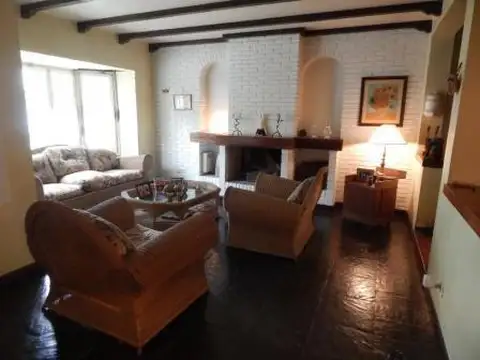 Casa en Venta con 3 cocheras