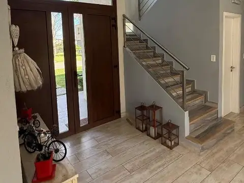 Casa 5 ambientes con 4 baños