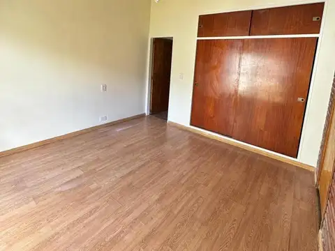 Casa en Alquiler con 1 cochera