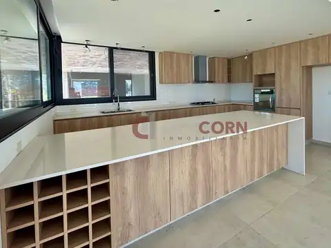 Casa 4 ambientes con 4 baños