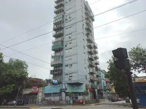 DEPARTAMENTO DE 3 AMBIENTES CON DEP Y BALCON -FRENTE