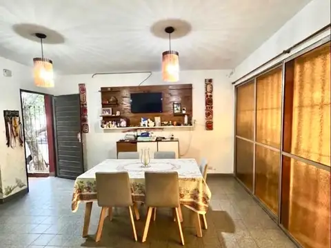 Casa 5 ambientes con 1 baño