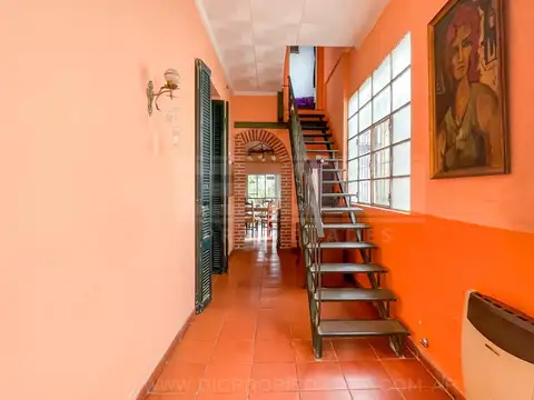 Carlos Gardel  al 1800 entre Hilarion de la Quintana y Domingo F. Sarmiento