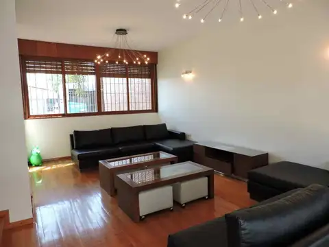 VENTA CASA DE CATEGORIA 4 DORMITORIOS-CORDOBA