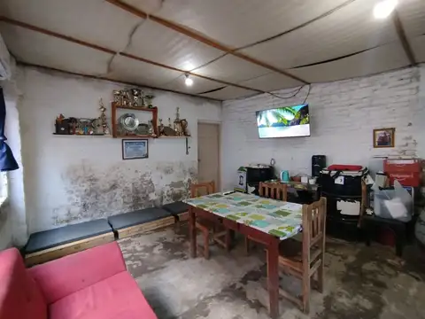 Casa 2 ambientes con 1 baño