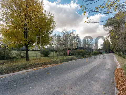 Lote 1000 m2 en esquina Barrio El Tropezon