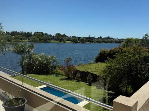 Casa 6 ambientes con 3 baños