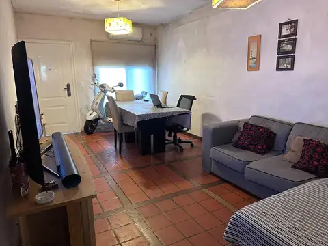 Venta casa dúplex 3 ambientes con cochera y parrilla en Castelar
