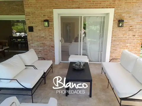 Casa 5 ambientes con 3 baños