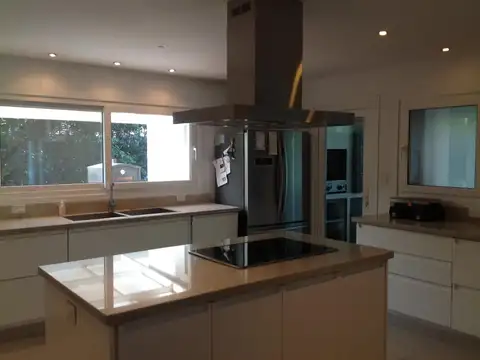 Casa en Venta en El Ombu, USD 725.000