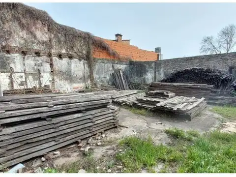 Importante terreno zona sur con galpón. Zona comercial