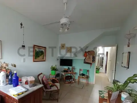 SE VENDE PH CÉNTRICO CON TODOS LOS SERVICIOS EN RAFAELA