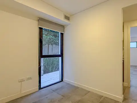 ALQUILER oficina con patio Villa Primera